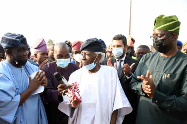 Bayelsa Gov, former Oyo gov flag off 45.65km Oyo-Iseyin and Airport Road projects