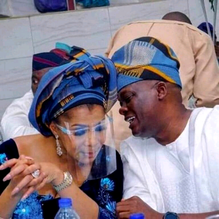 See Senator Folarin’s Emotional Tribute To His Late Wife