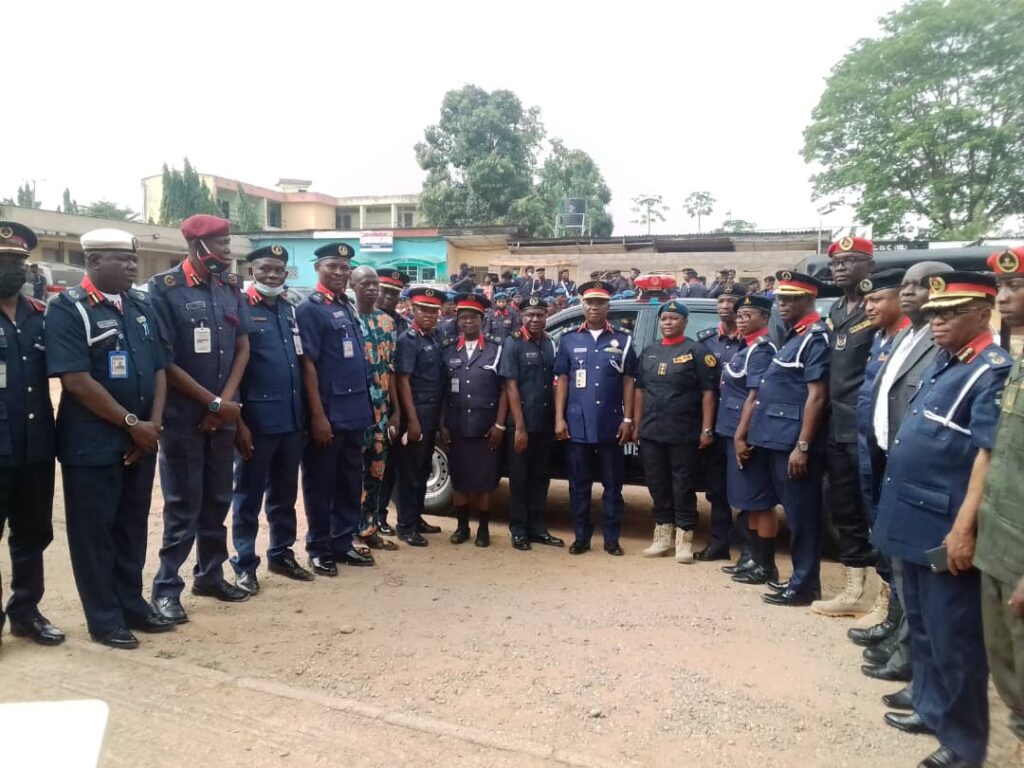 NSCDC:DONATION OF OPERATIONAL VEHICLE TO OYO STATE COMMAND FEMALE SQUAD BY OTUNBA SALMON OLADITI(SAO)