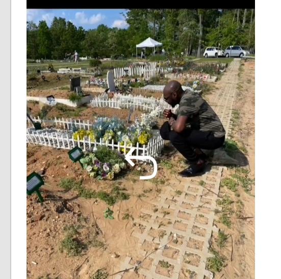 Vetaran Singer 2Baba Visits Sound Sultan’s Grave In The US