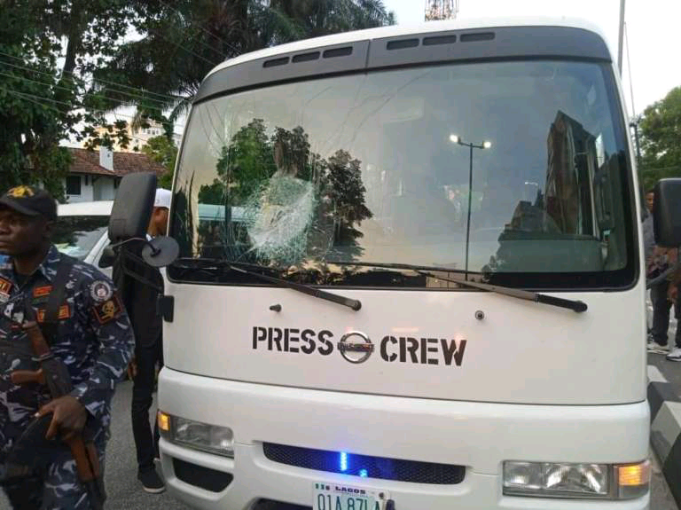 Press Crew Injured As Hoodlums Attack Tinubu’s Convoy In Lagos