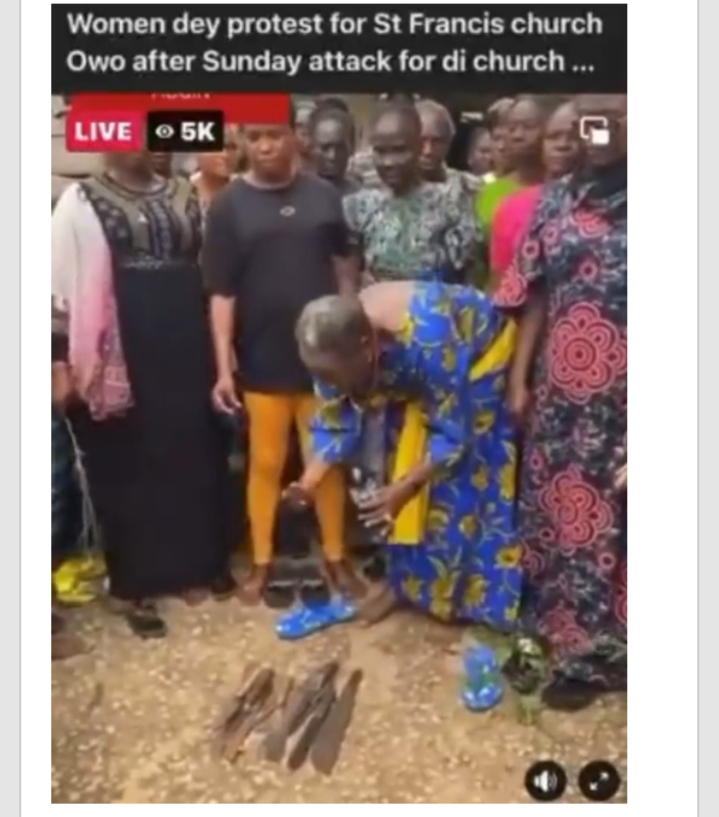 Owo Women Gathered To Call On‘Ogun’ (god Of Iron And War) To Get Justice For Worshippers Killed By Gunmen In a Catholic Church