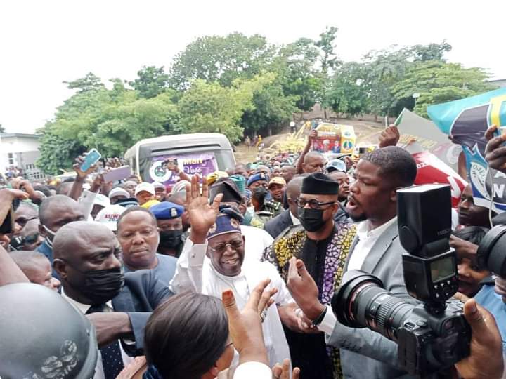 Photostory:Tinubu Visits Obasanjo’s Residence.