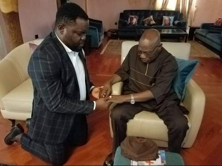 Accord Party Presidential Candidate Kneels For Obasanjo’s Prayers