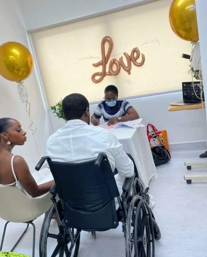 Photostory: Couple Ties Knot In Hospital