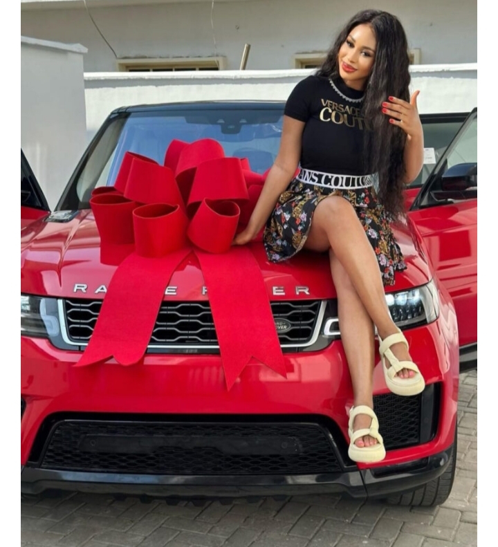 Yetunde Barnabas Gifted Range Rover As ‘Push Gift’ By Husband.