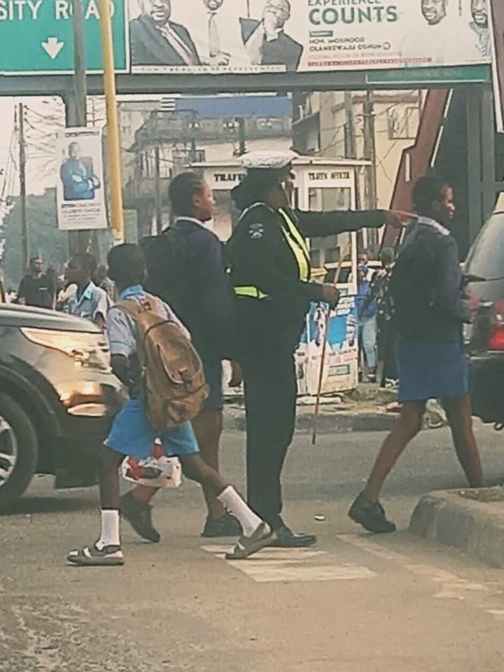 Policewoman Praised For Dressing Students