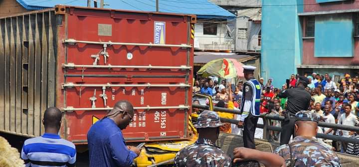 Accident:Passengers trapped as container falls on bus at Ojuelegba bridge