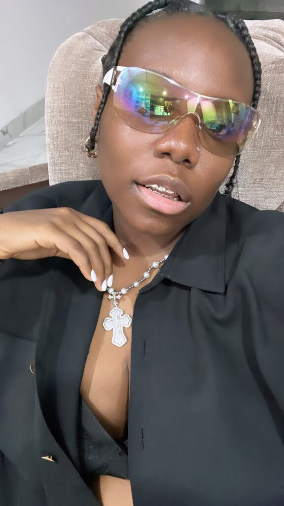 Teni Reveals Who Her Best Friend Is (Photo)