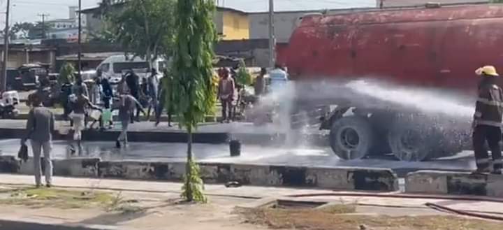 News:How tanker Spills Fuel On Lagos Highway