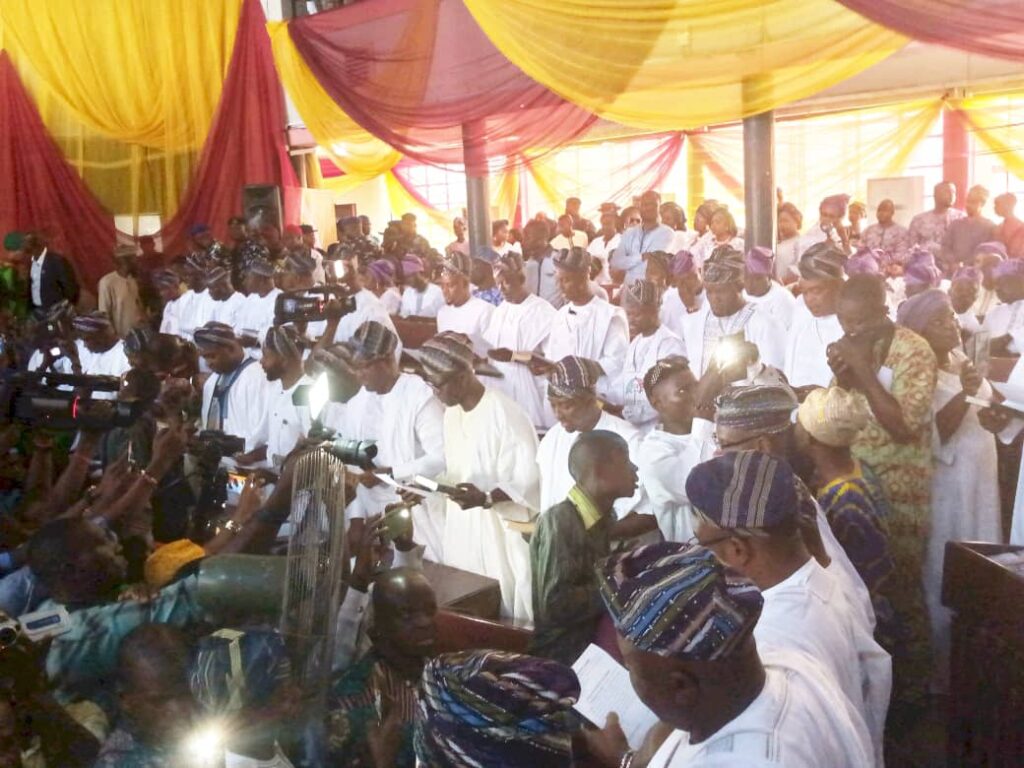 Makinde inaugurates 33 elected chairmen.Tasks them to uphold rule of law, develop grassroots