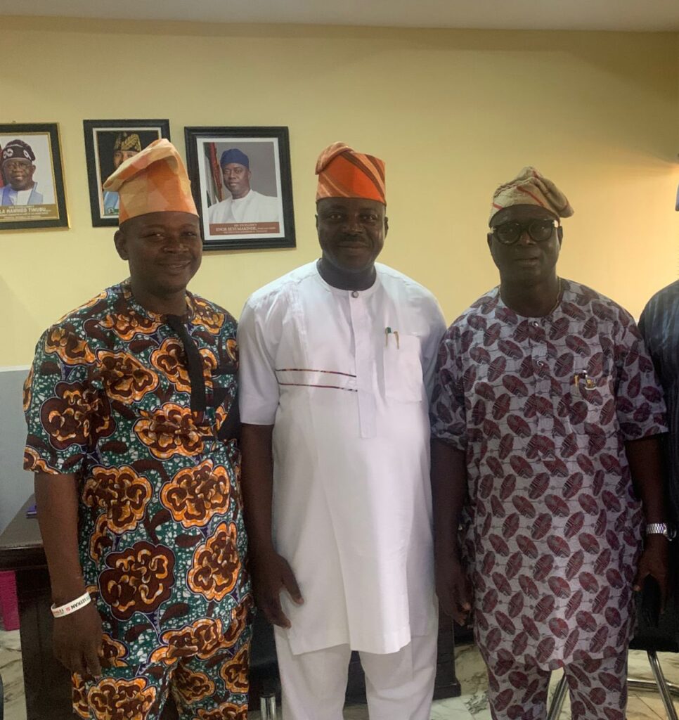 Courtesy Visit: Oyo State House of Assembly Committee Chairman on Works and Transport, pay courtesy visit to Akinyele Executive Chairman, Express confidence in his Administration.