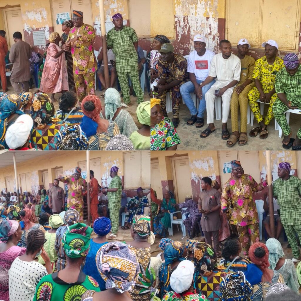 Akinyele Executive Chairman, Hon Akinwole Akinleye Attends PDP Ward 8 Meeting, Assures them of an All Inclusive Government.